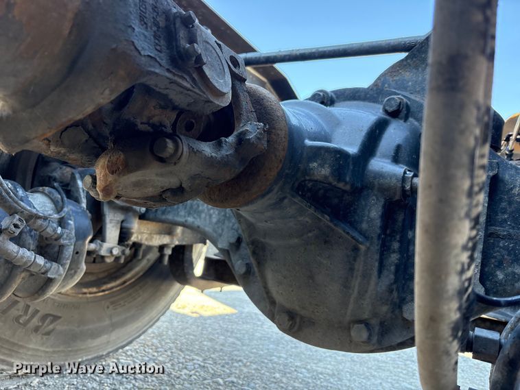 image for item FK1212 2016 Mack CXU613 semi truck