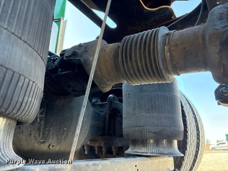 image for item FK1212 2016 Mack CXU613 semi truck