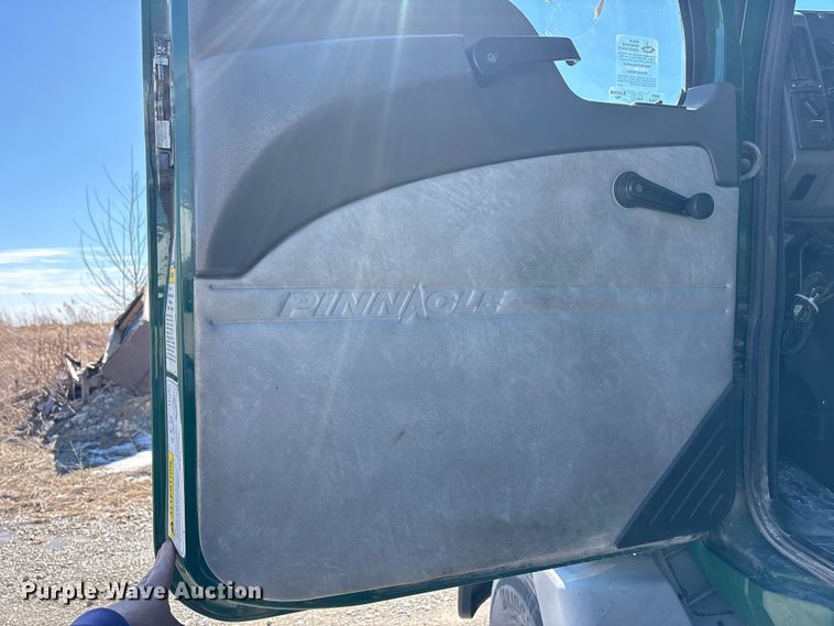 image for item FK1212 2016 Mack CXU613 semi truck