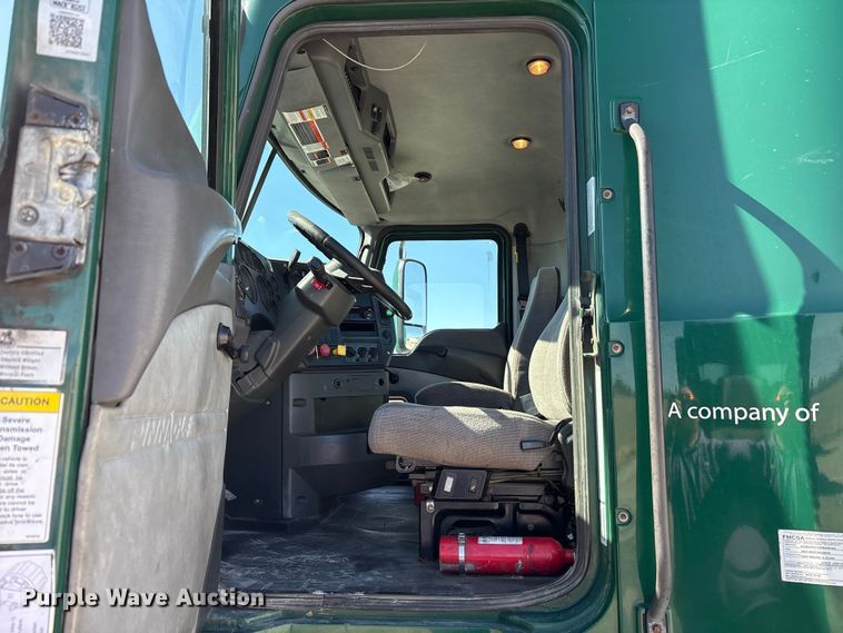 image for item FK1212 2016 Mack CXU613 semi truck