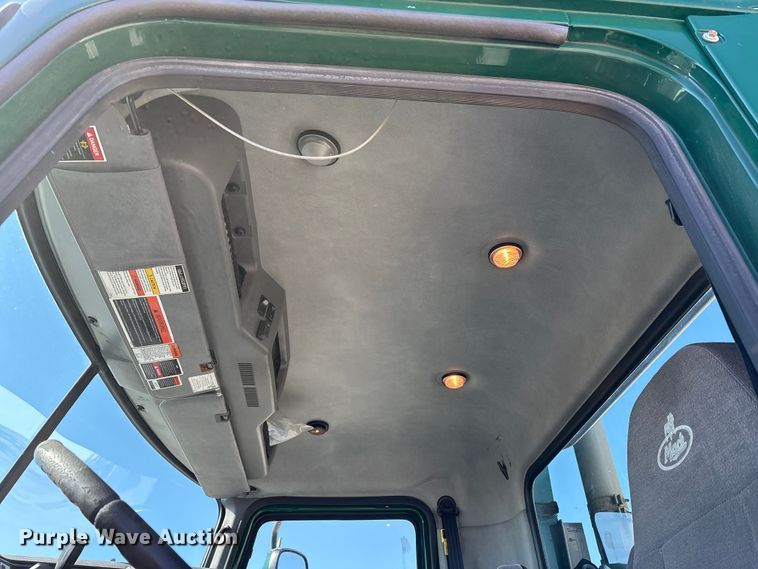 image for item FK1212 2016 Mack CXU613 semi truck