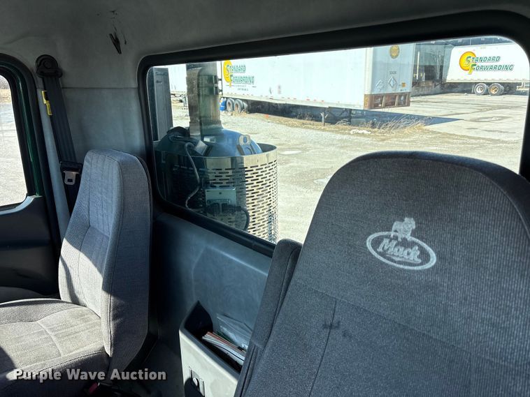 image for item FK1212 2016 Mack CXU613 semi truck