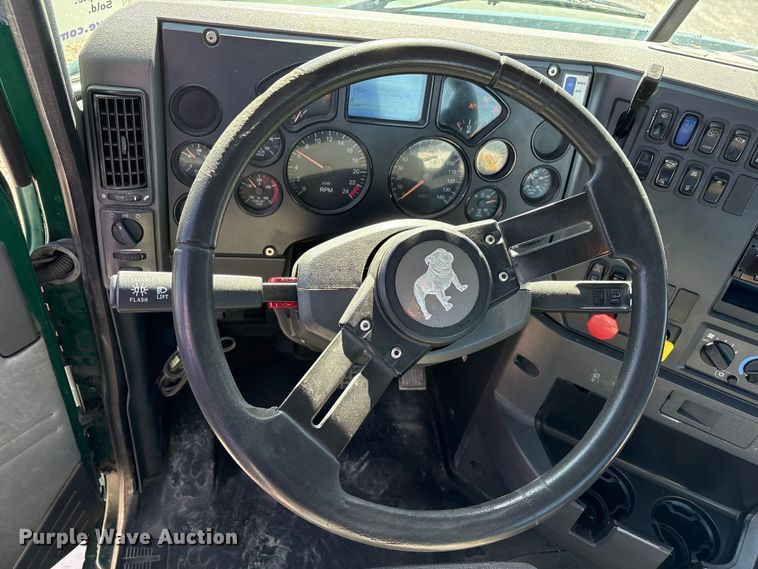 image for item FK1212 2016 Mack CXU613 semi truck