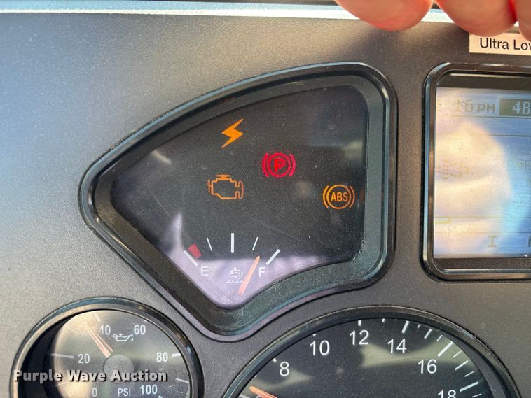 image for item FK1212 2016 Mack CXU613 semi truck