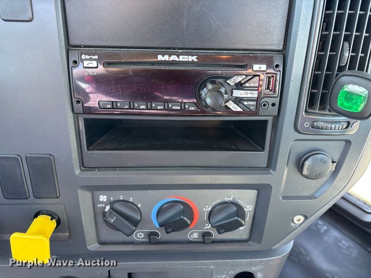 image for item FK1212 2016 Mack CXU613 semi truck