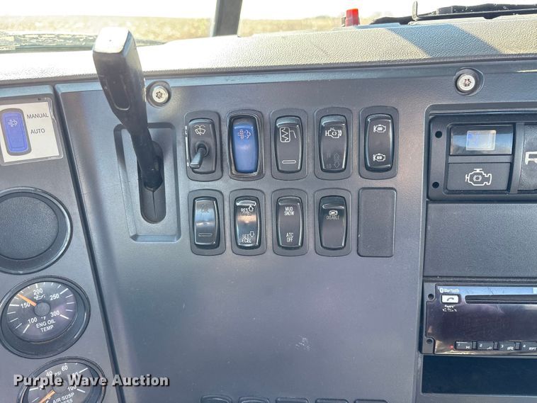 image for item FK1212 2016 Mack CXU613 semi truck