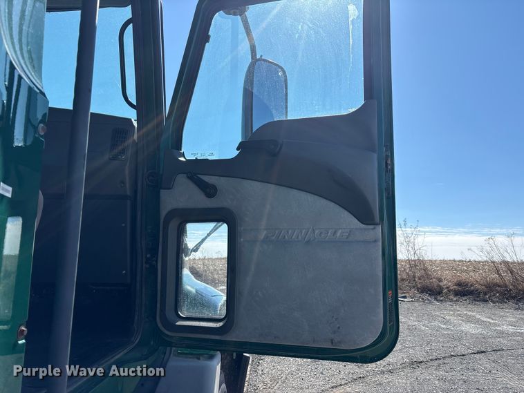 image for item FK1212 2016 Mack CXU613 semi truck