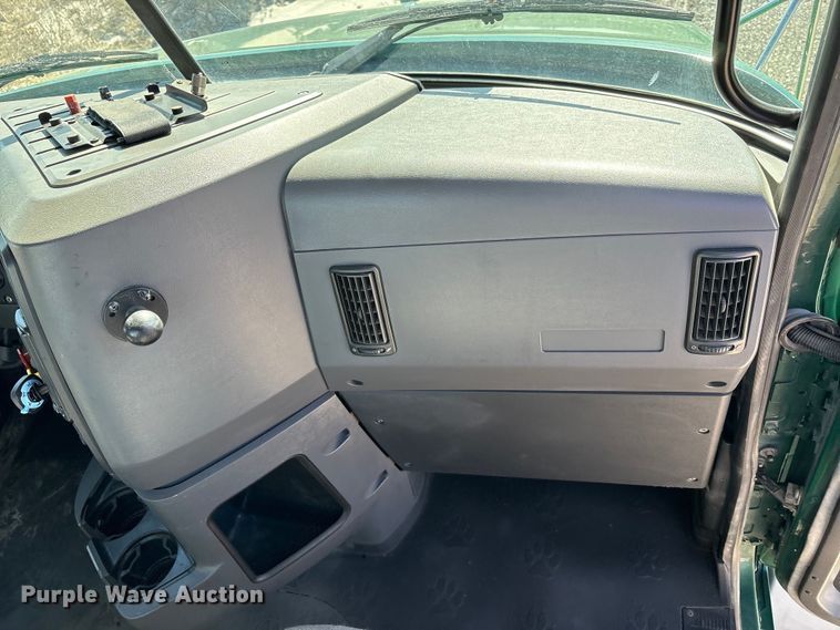 image for item FK1212 2016 Mack CXU613 semi truck