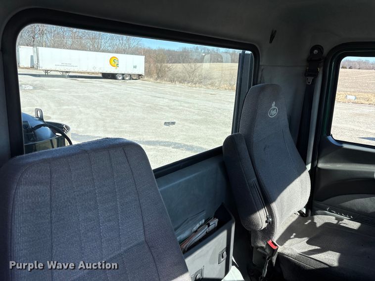 image for item FK1212 2016 Mack CXU613 semi truck