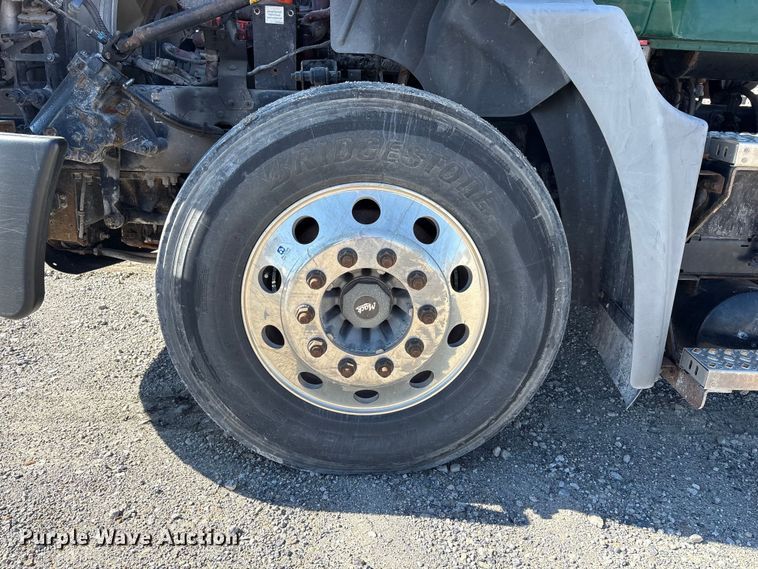 image for item FK1212 2016 Mack CXU613 semi truck