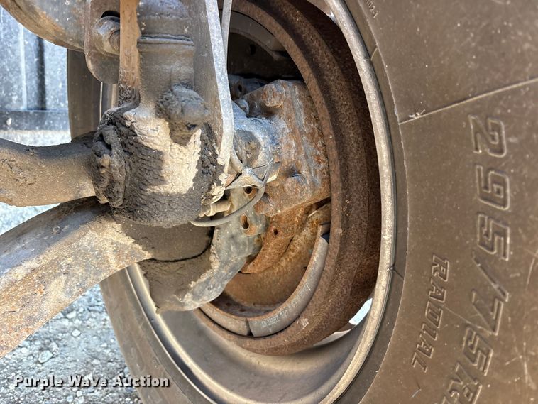 image for item FK1212 2016 Mack CXU613 semi truck