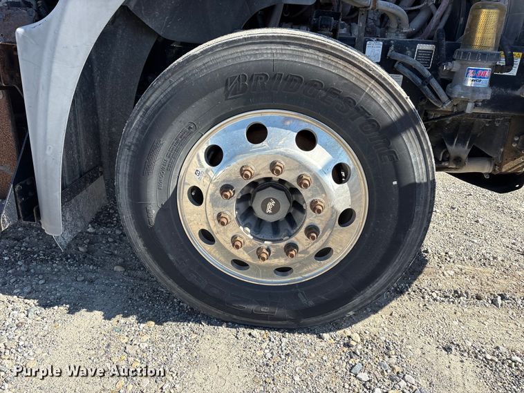 image for item FK1212 2016 Mack CXU613 semi truck