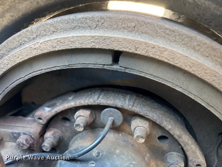 image for item FK1212 2016 Mack CXU613 semi truck