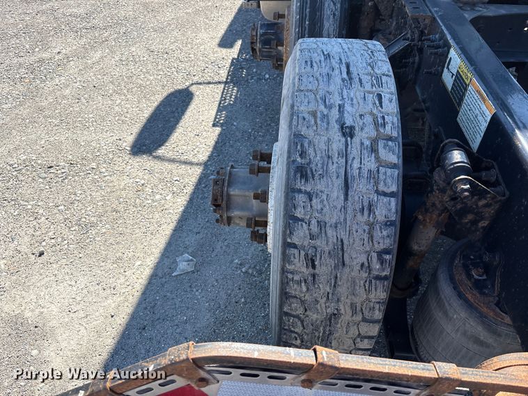 image for item FK1212 2016 Mack CXU613 semi truck