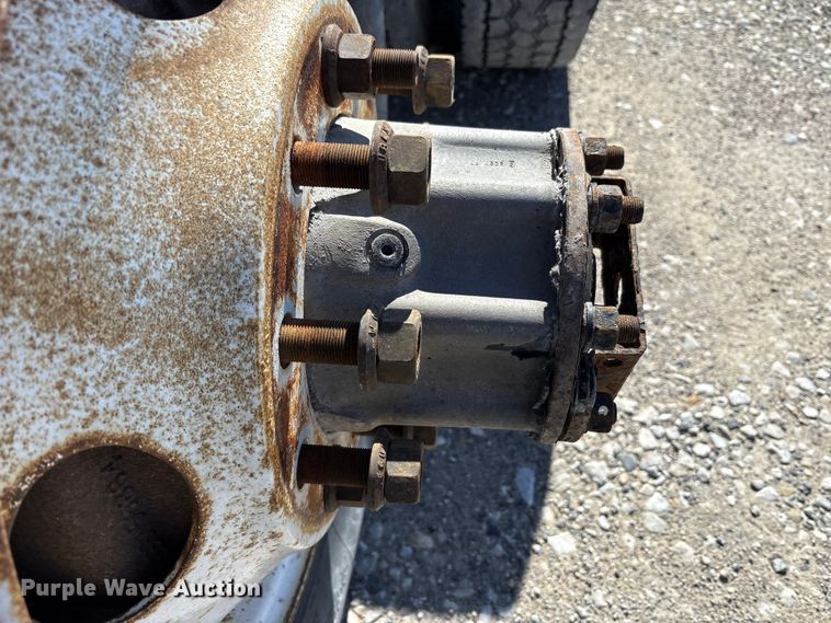 image for item FK1212 2016 Mack CXU613 semi truck