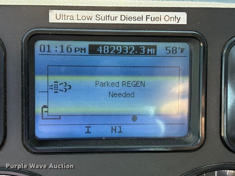 image for item FK1212 2016 Mack CXU613 semi truck