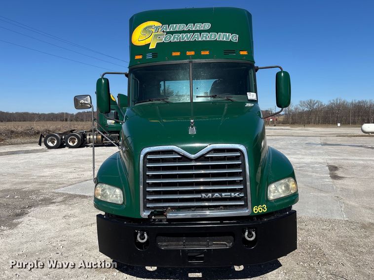 image for item FK1213 2016 Mack CXU613 semi truck