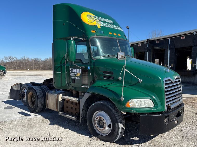 image for item FK1213 2016 Mack CXU613 semi truck