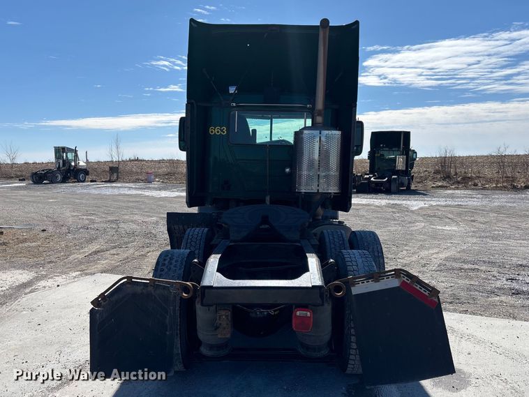 image for item FK1213 2016 Mack CXU613 semi truck