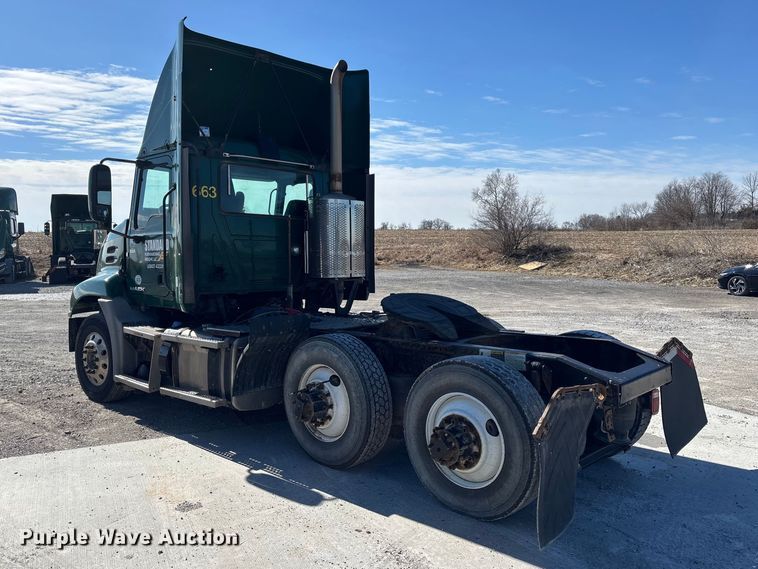 image for item FK1213 2016 Mack CXU613 semi truck