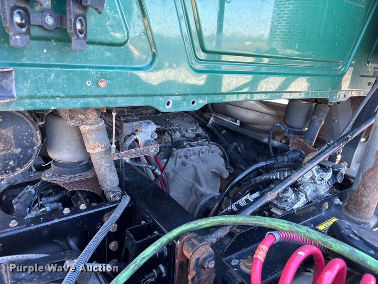 image for item FK1213 2016 Mack CXU613 semi truck