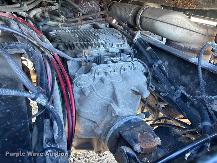 image for item FK1213 2016 Mack CXU613 semi truck