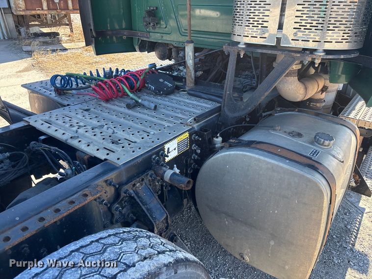 image for item FK1213 2016 Mack CXU613 semi truck