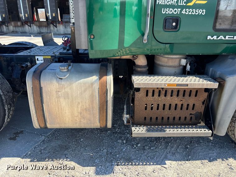 image for item FK1213 2016 Mack CXU613 semi truck