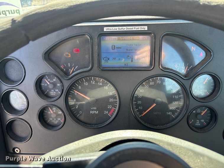 image for item FK1213 2016 Mack CXU613 semi truck