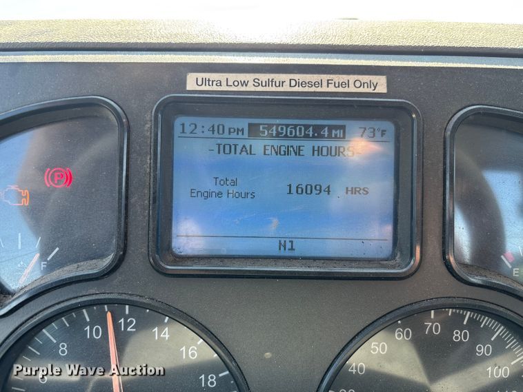 image for item FK1213 2016 Mack CXU613 semi truck