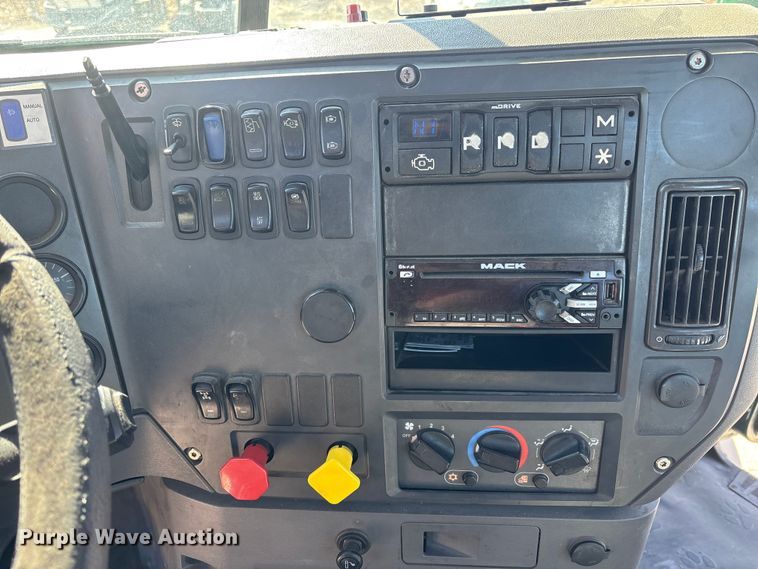 image for item FK1213 2016 Mack CXU613 semi truck