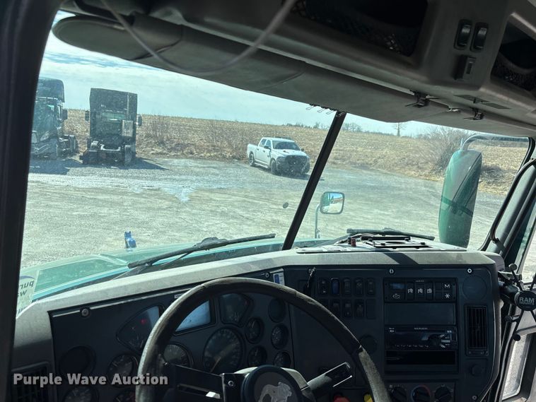 image for item FK1213 2016 Mack CXU613 semi truck