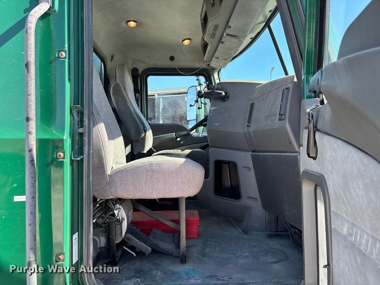 image for item FK1213 2016 Mack CXU613 semi truck