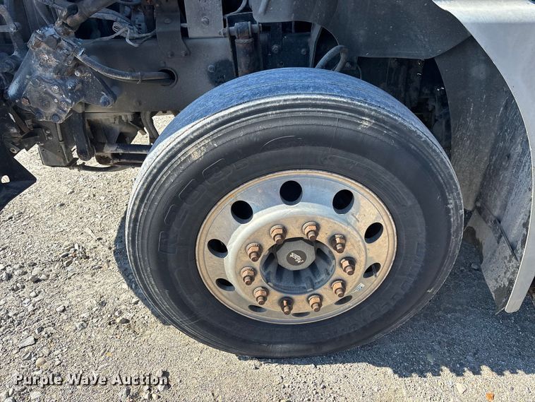 image for item FK1213 2016 Mack CXU613 semi truck