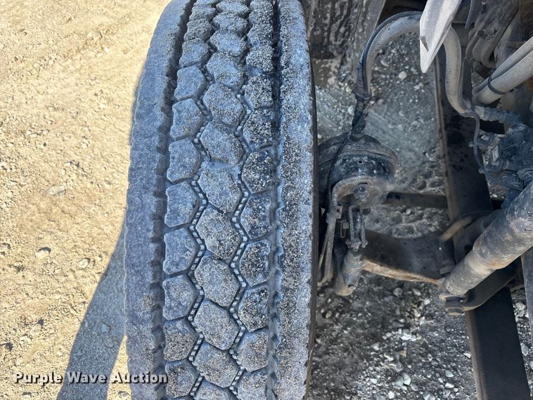 image for item FK1213 2016 Mack CXU613 semi truck