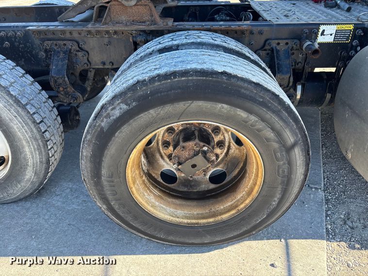 image for item FK1213 2016 Mack CXU613 semi truck