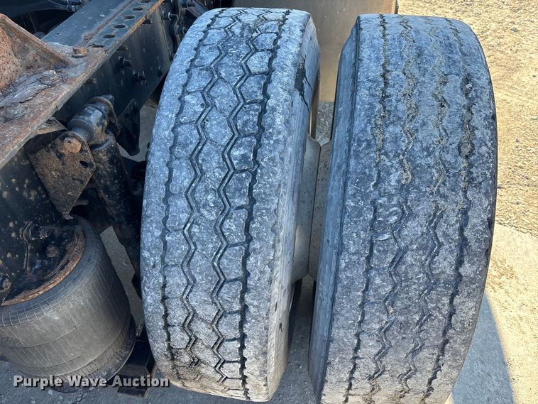 image for item FK1213 2016 Mack CXU613 semi truck