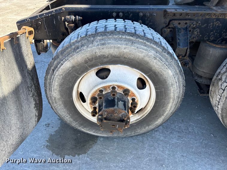 image for item FK1213 2016 Mack CXU613 semi truck