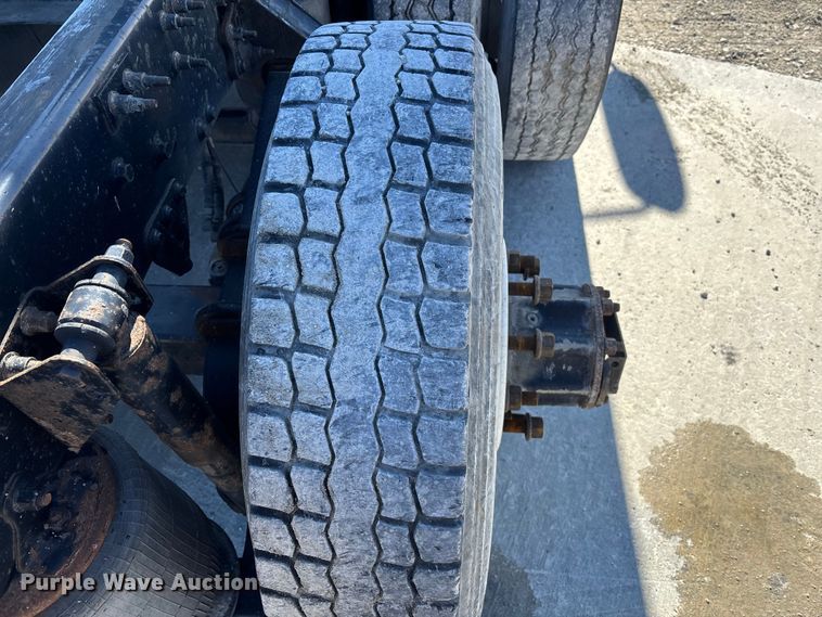 image for item FK1213 2016 Mack CXU613 semi truck