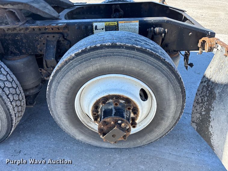 image for item FK1213 2016 Mack CXU613 semi truck