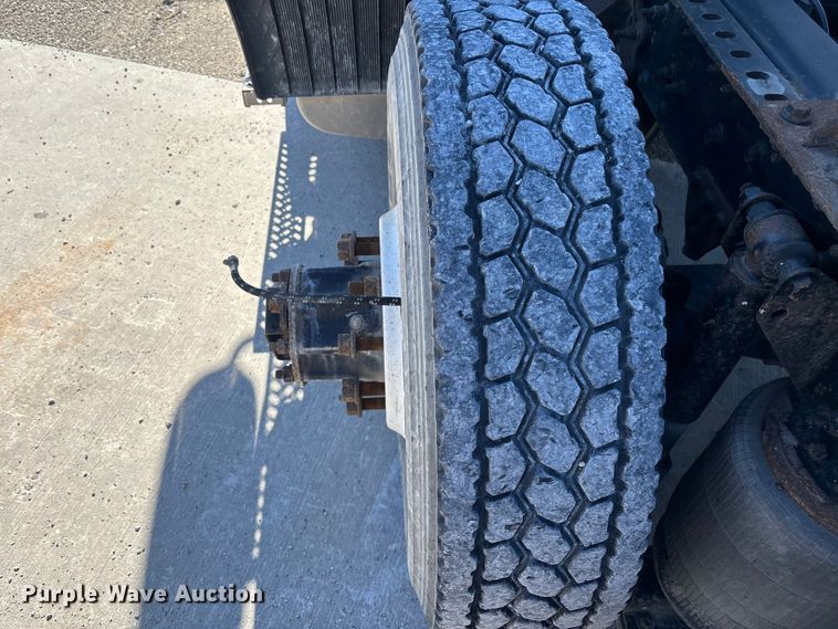 image for item FK1213 2016 Mack CXU613 semi truck