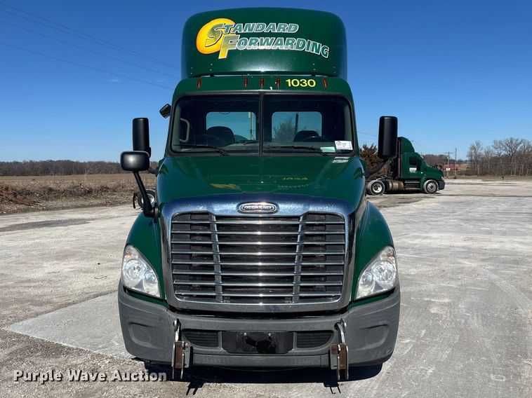 image for item FK1214 2017 Freightliner Cascadia 125 semi truck