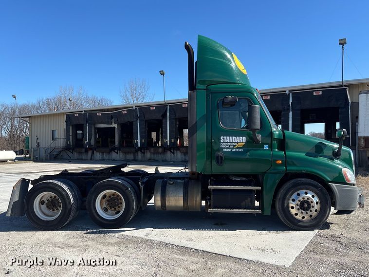 image for item FK1214 2017 Freightliner Cascadia 125 semi truck