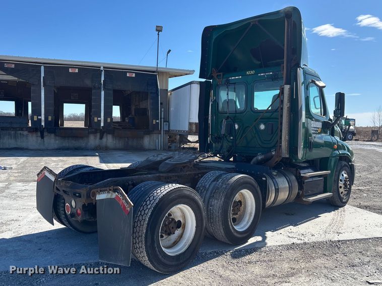 image for item FK1214 2017 Freightliner Cascadia 125 semi truck