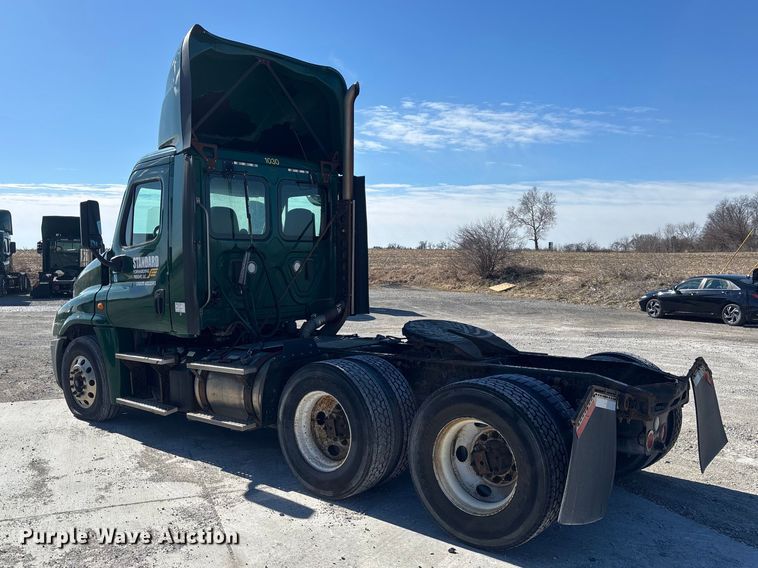 image for item FK1214 2017 Freightliner Cascadia 125 semi truck