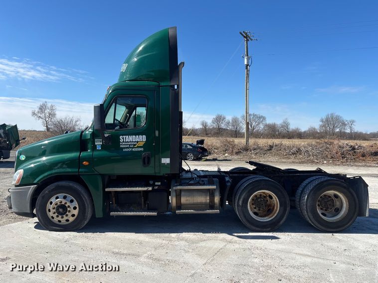 image for item FK1214 2017 Freightliner Cascadia 125 semi truck