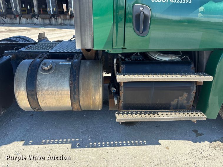 image for item FK1214 2017 Freightliner Cascadia 125 semi truck