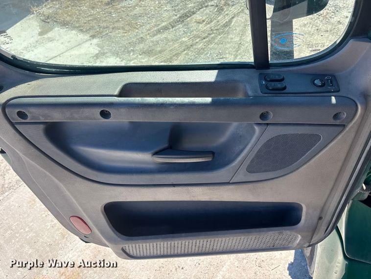 image for item FK1214 2017 Freightliner Cascadia 125 semi truck