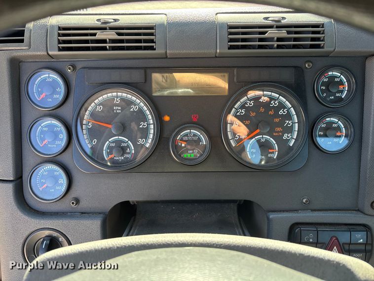 image for item FK1214 2017 Freightliner Cascadia 125 semi truck