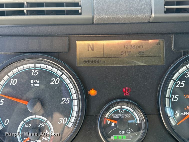 image for item FK1214 2017 Freightliner Cascadia 125 semi truck